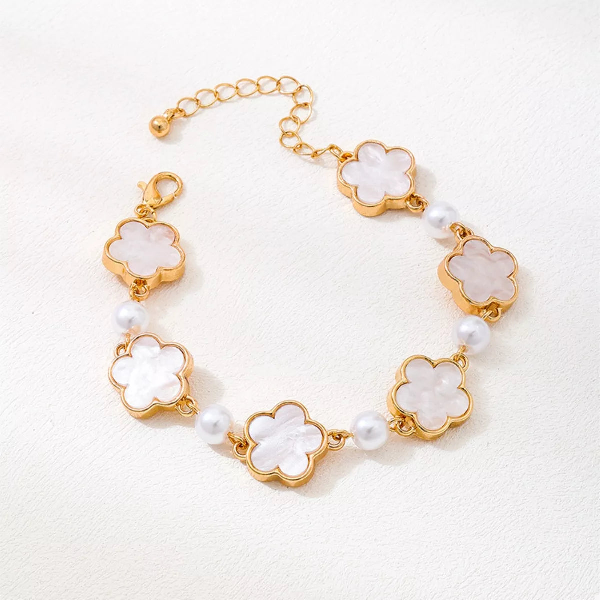 Lucky flower bracelet with gold trim and pearls