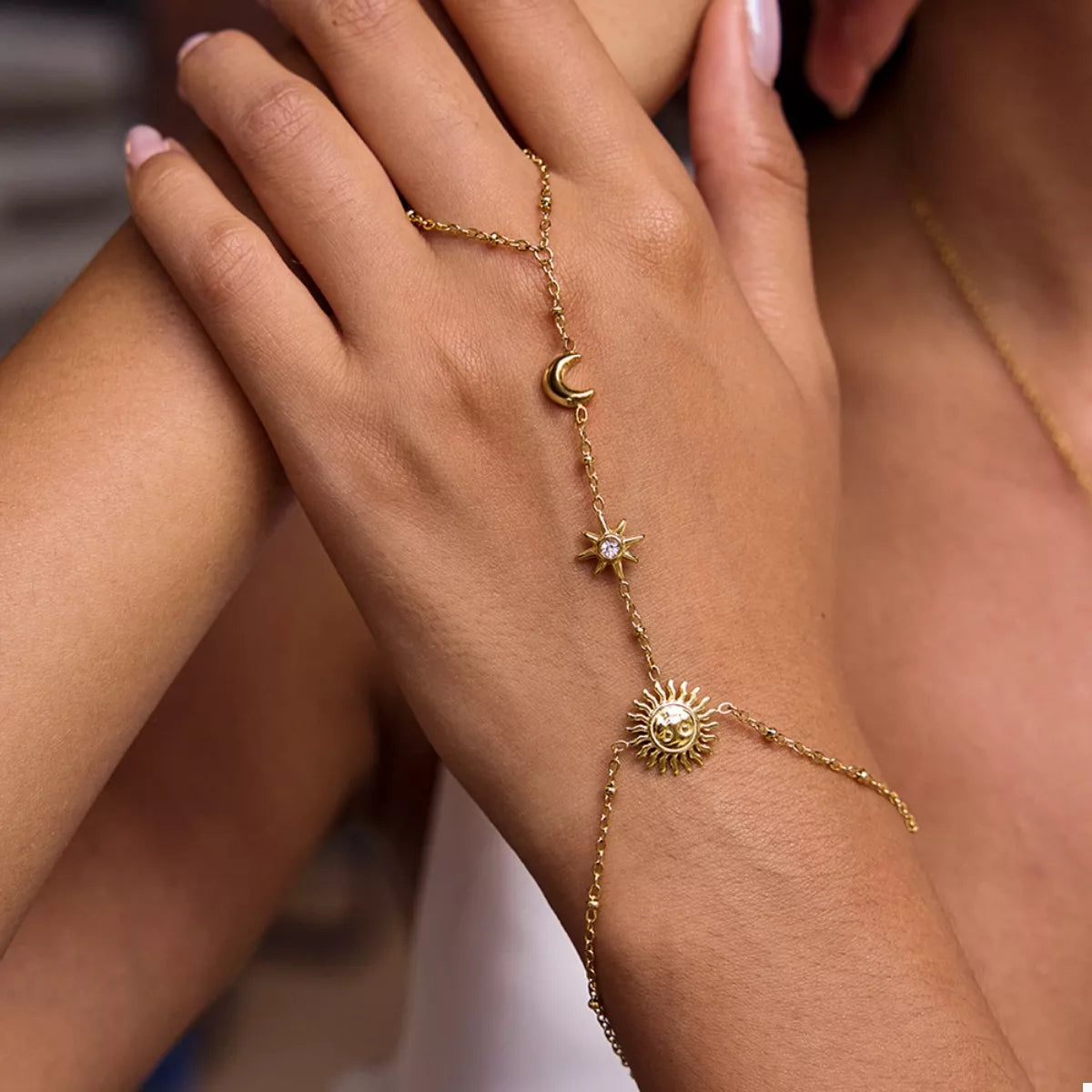 Gold chain bracelet with charm pendant – women’s fashion jewelry