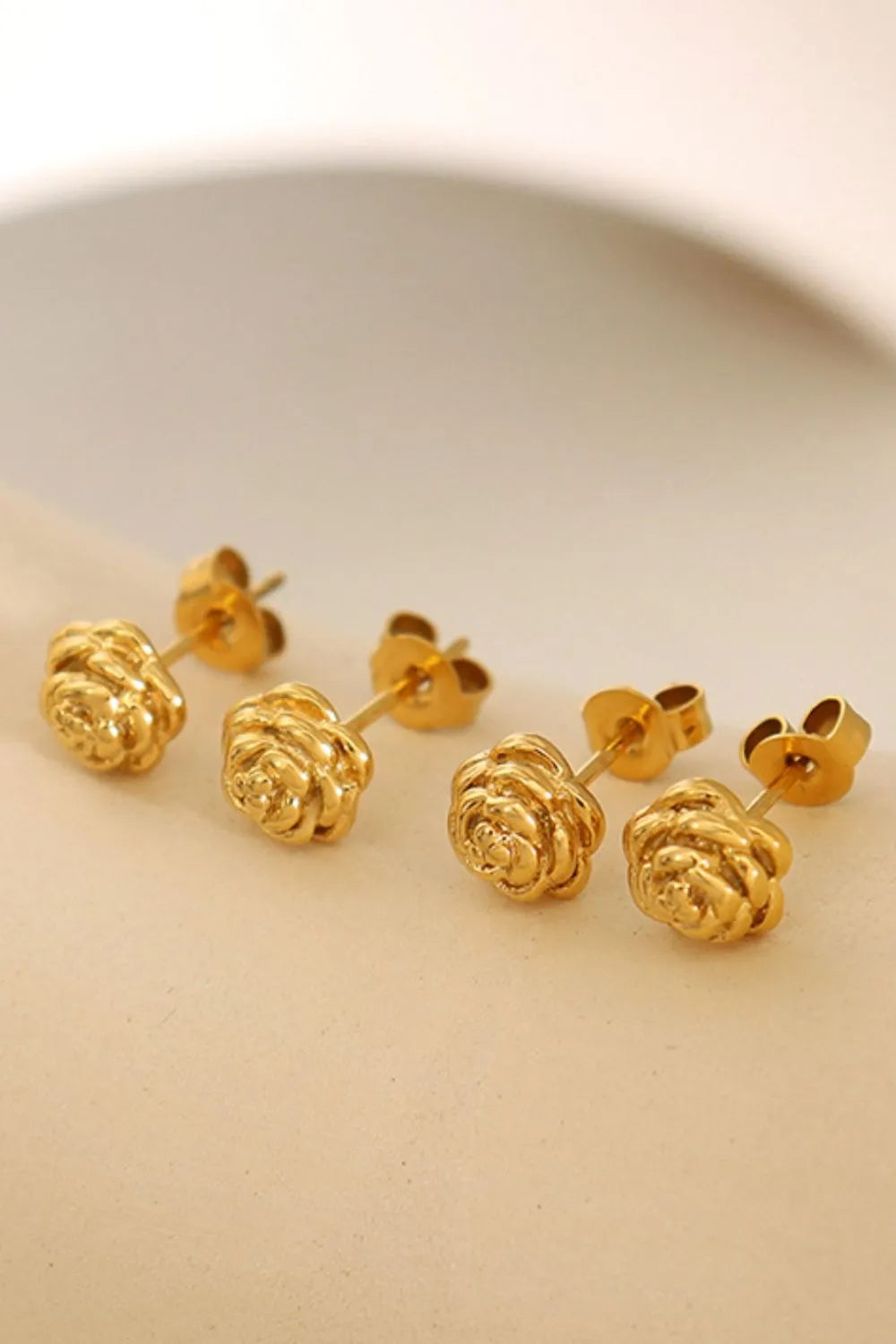 Pair of gold-plated flower stud earrings made of titanium steel, elegant and delicate jewelry for everyday wear.