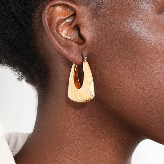 Ribbed style gold hoop earrings 
